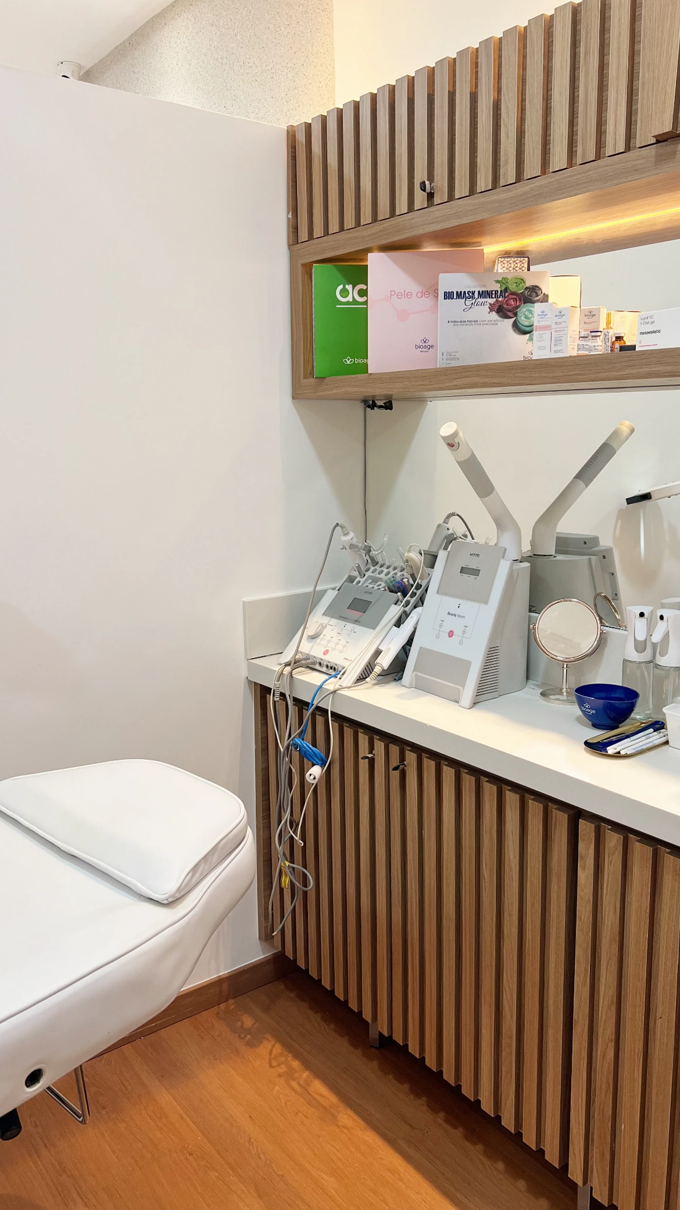Sala de tratamento equipada na TriSeé Estética Avançada